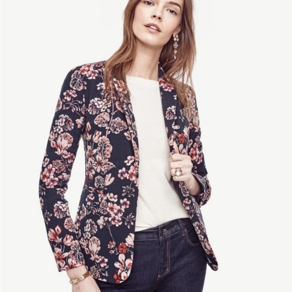 - Ann Taylor Floral Navy Jacquard Blazer Jacket | Size 4